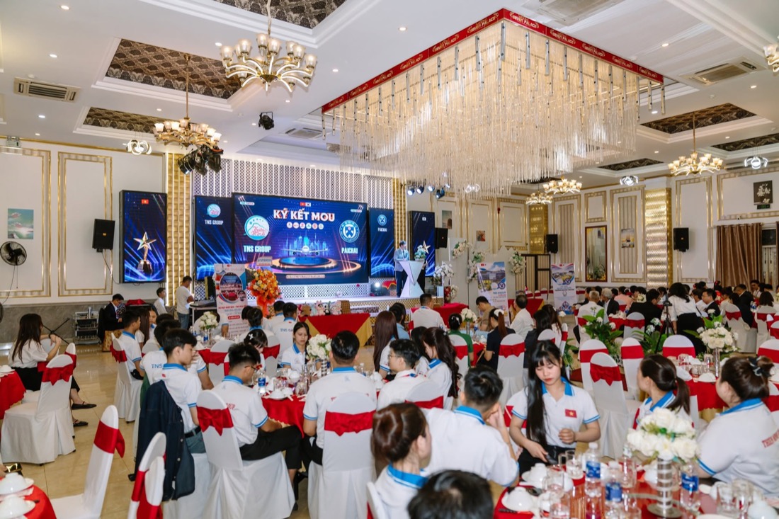 Du học sinh trong lễ khai giảng tại TNS GROUP